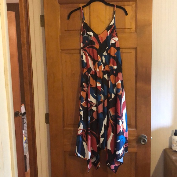 V-Neck Colorful Geometric Dress - Picture 4 of 6